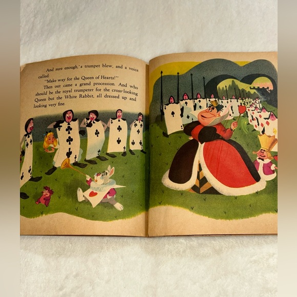 A Little Golden Book - Alice In Wonderland Meets The White Rabbit 1951 - Picture 10 of 16